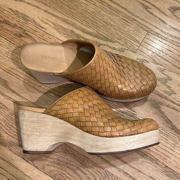 Brown clogs - Picture 2 of 2